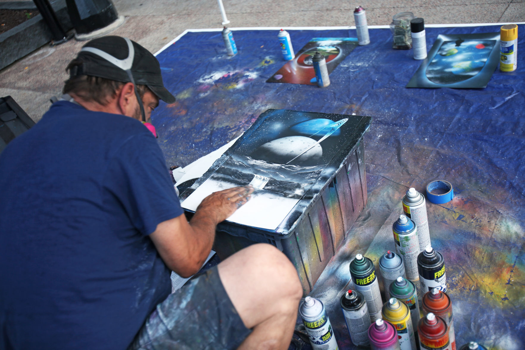 Travis Knapp using hand as painting tool